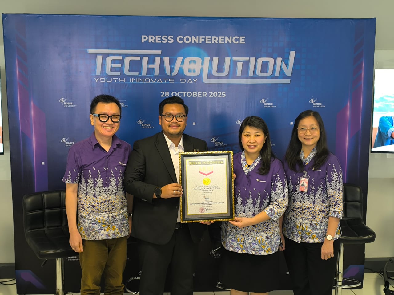 120 Karya Binusian Antarkan BINUS  Raih MURI di Techvolution