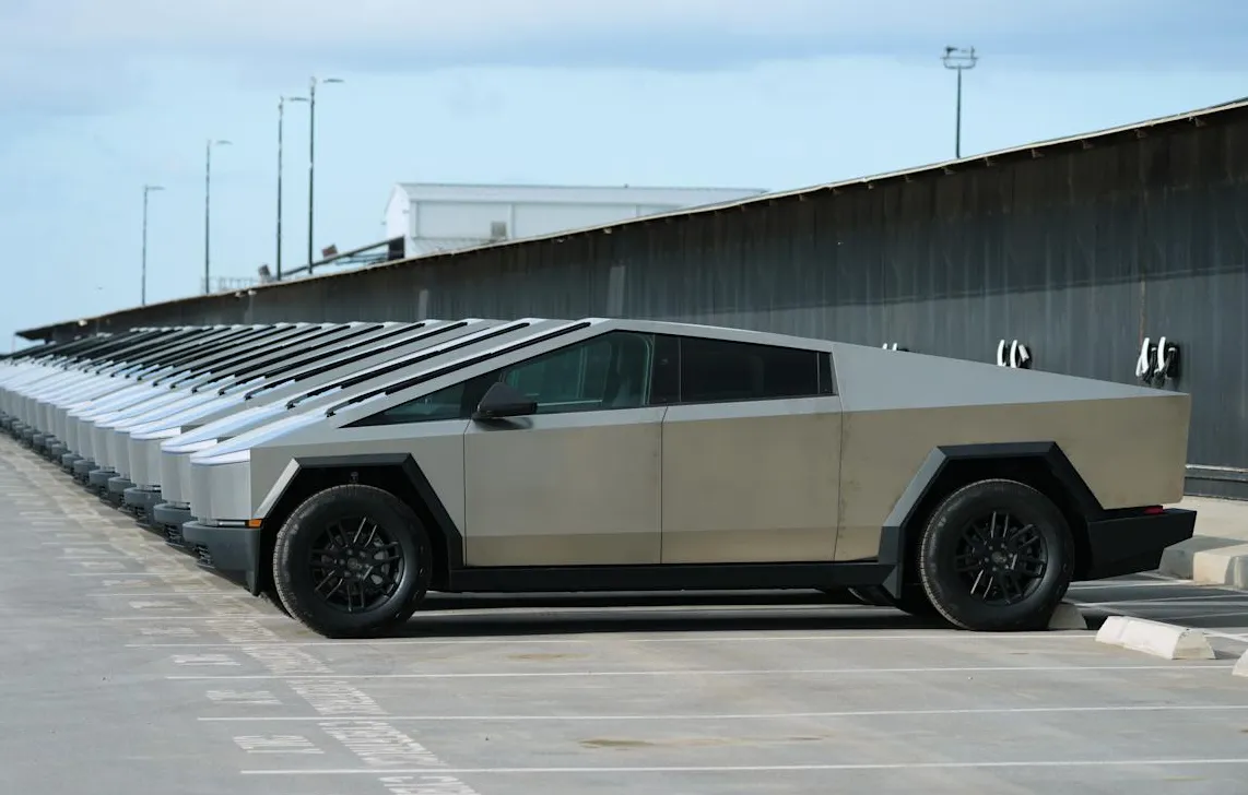 Tesla Mad Max Mode Diselidiki NHTSA, FSD Dianggap Langgar Hukum