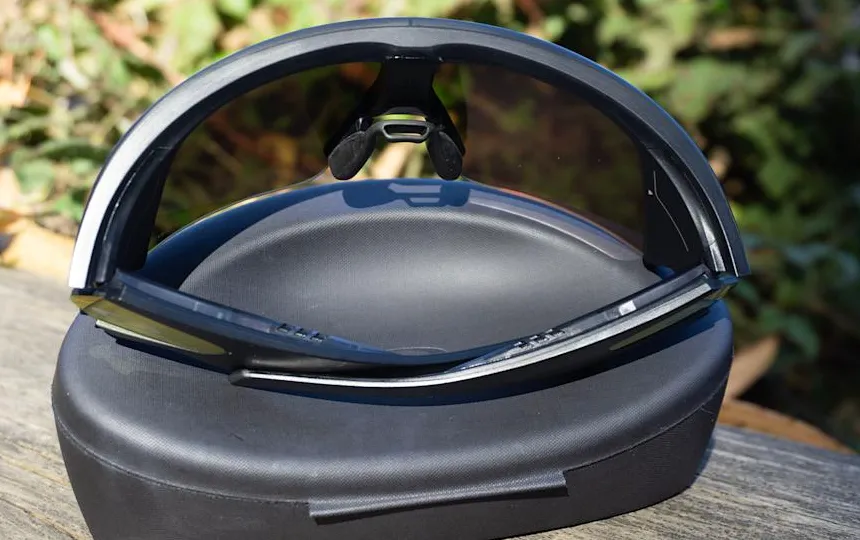 The bigger frames and charging case give the glasses a battery life boost.