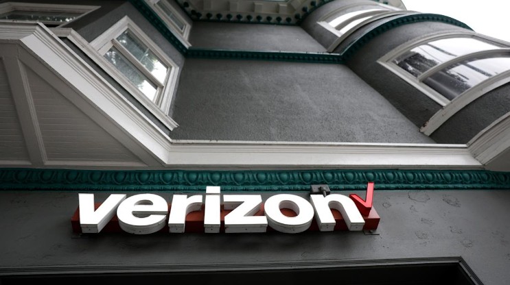 Jelang Akhir Tahun, Operator Selular Ini PHK 13.000 Karyawan