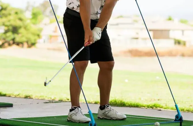 5 Alat Latihan Alignment Golf untuk Skor Lebih Rendah