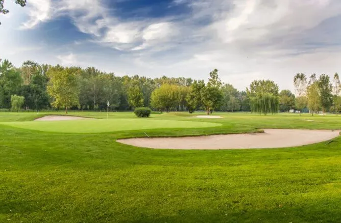 5 Mitos Manajemen Lapangan Golf yang Diam-diam Merugikan Skor Anda