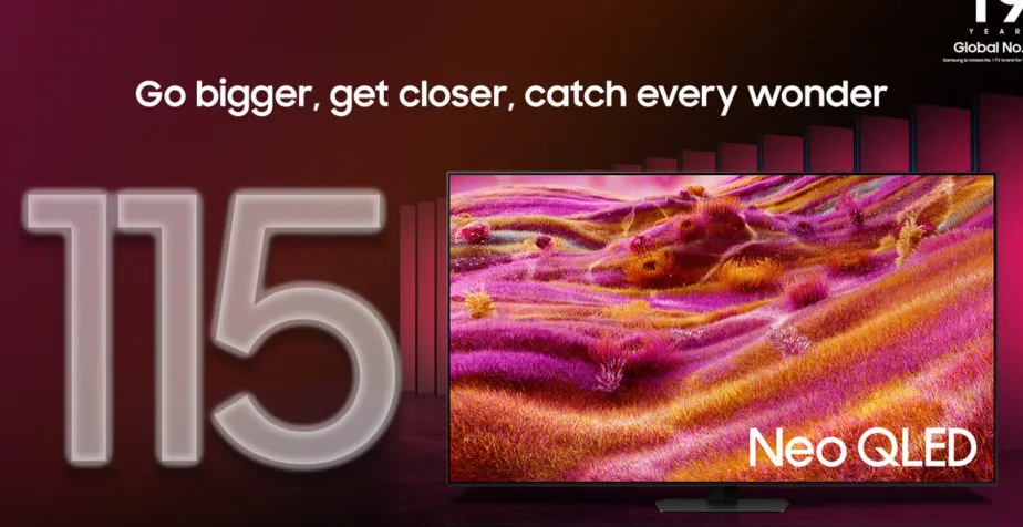 TV Samsung layar besar dengan teknologi picture enhancer di ruang keluarga modern