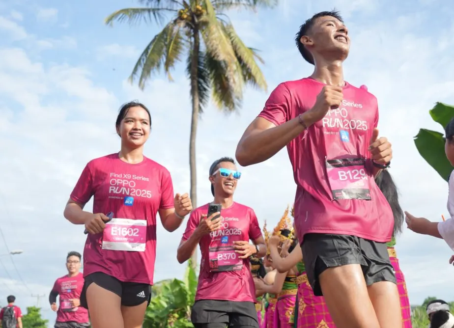 Suasana semangat peserta OPPO Run 2025 di lintasan dengan pemandangan hijau Bali