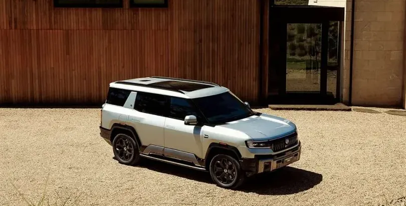 Showroom atau dealer BYD di Indonesia yang memamerkan berbagai model mobil listrik