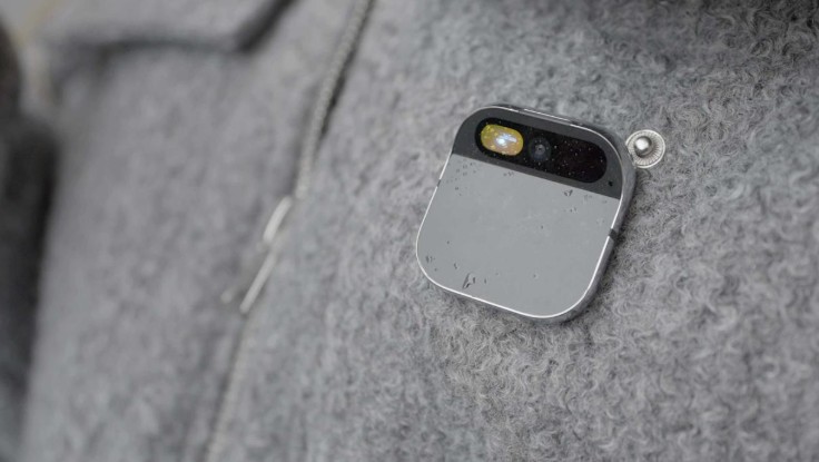 Apple Kembangkan Perangkat Wearable AI Berbentuk Pin