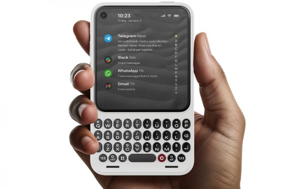 Bikin Nostalgia, Clicks Communicator Hadirkan Ponsel dengan Keyboard Fisik Mirip Blackberry
