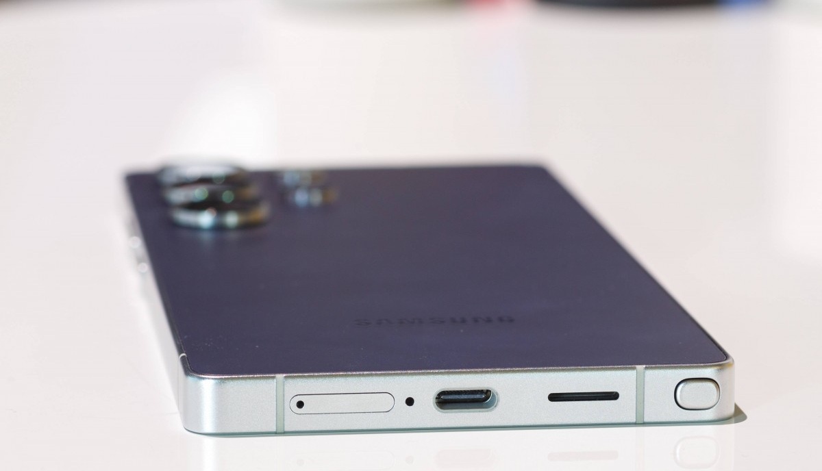 Samsung Dikabarkan Uji Baterai Dual-Cell 20.000mAh untuk Smartphone