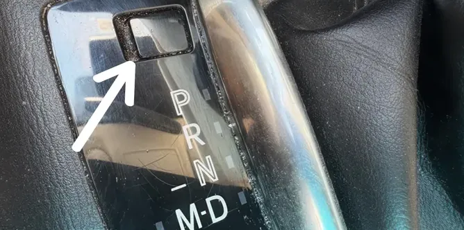 Car gear shift panel showing the park, reverse, neutral, drive, and manual modes.