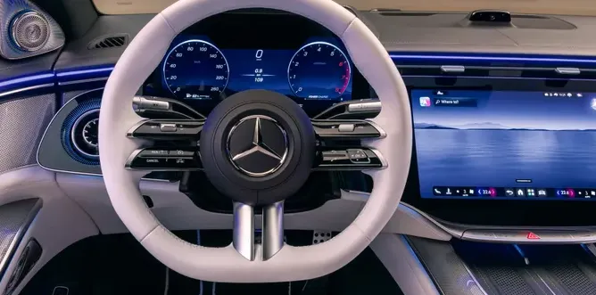 Detail fitur interior dan layar hiburan S-Class terbaru