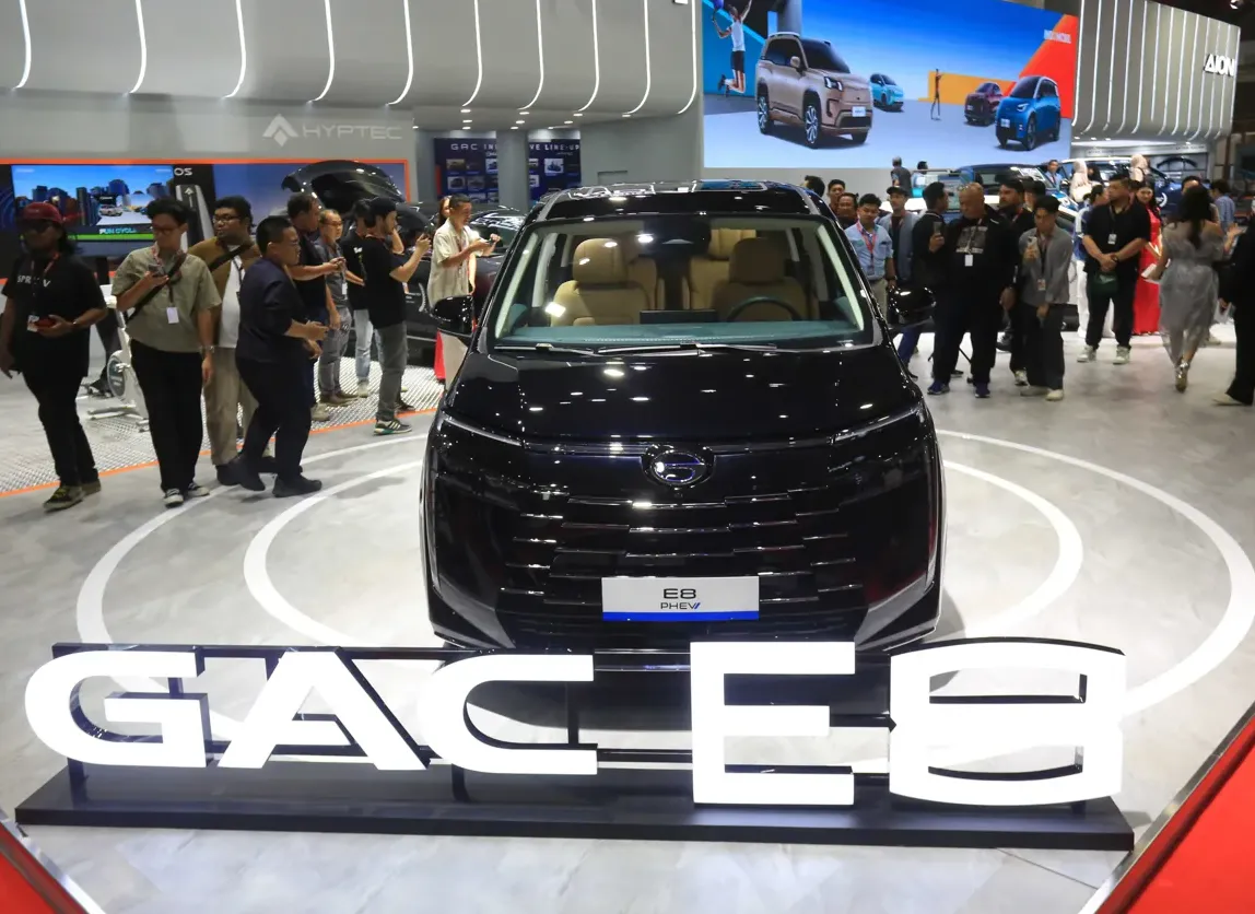 GAC E8: MPV Hybrid Rasa 'Living Room' yang Bikin Alphard Ketar-ketir?