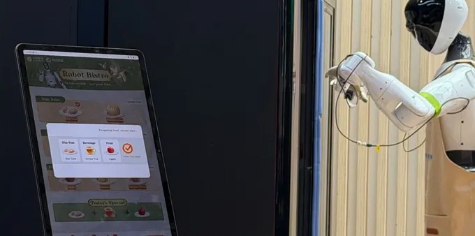 Makan Tanpa Pelayan? Intip Canggihnya Restoran Robot China Mobile di MWC 2026