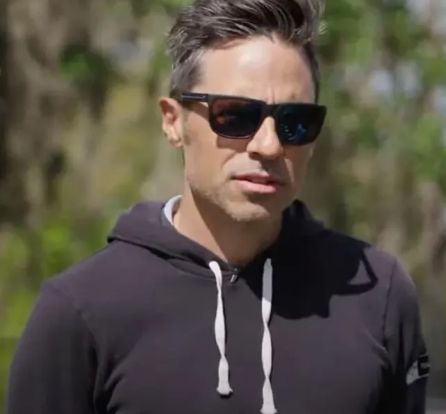 Adrian Rietveld dan Johnny Wunder berdiskusi