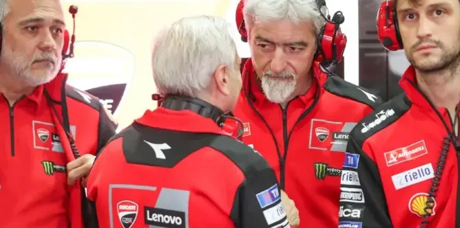 Aprilia Menggila di MotoGP Thailand 2026, Bos Ducati Tertangkap Kamera Tampak Cemas