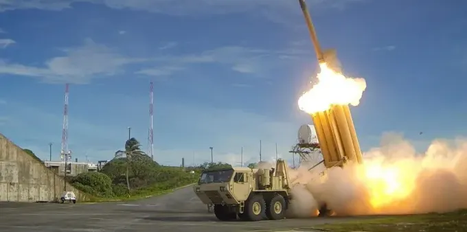 Kerentanan Pangkalan AS: Drone Swarm dan Solusi A-10