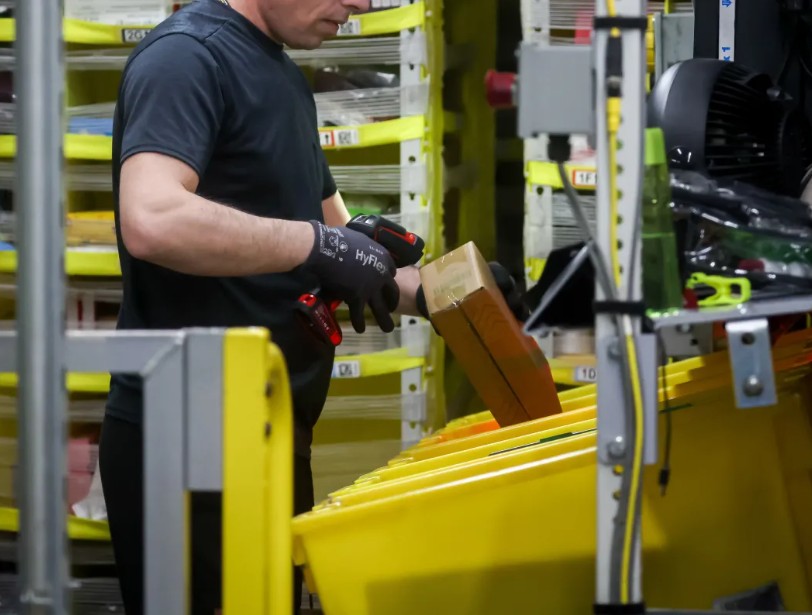 Karyawan Amazon Meninggal Dunia di Gudang Oregon