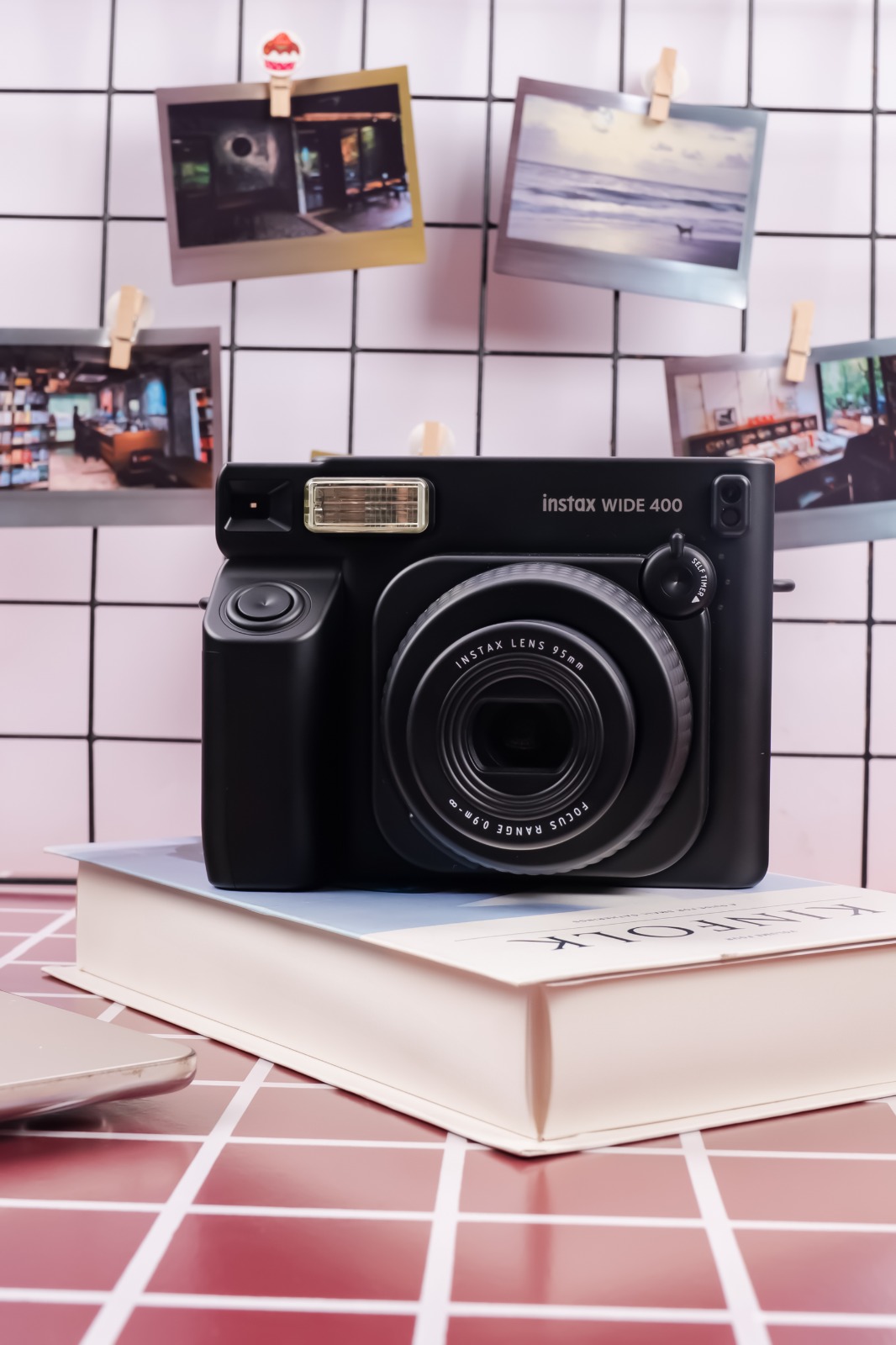 Fujifilm Rilis Warna Jet Black untuk Kamera Instax WIDE 400 di Indonesia