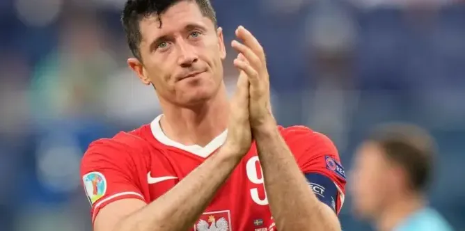 Robert Lewandowski Isyaratkan Pensiun Usai Timnas Polandia Gagal Lolos ke Piala Dunia 2026